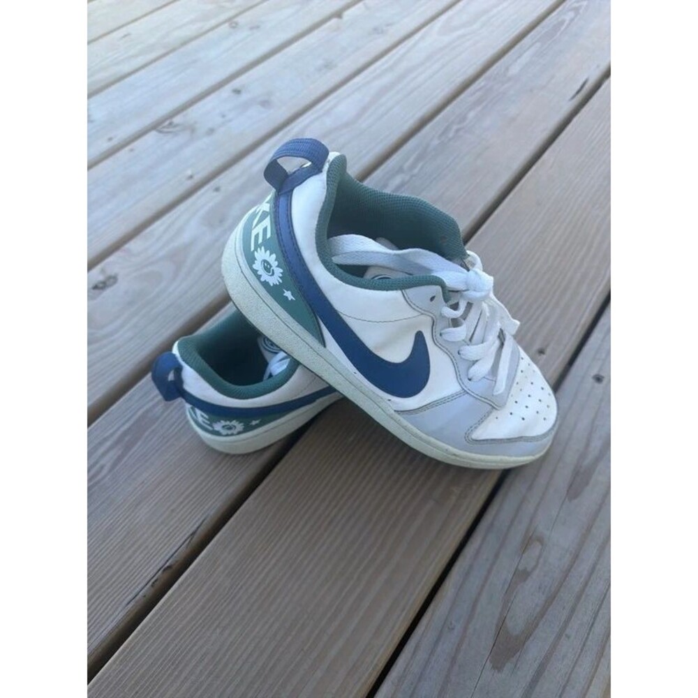 Nike sneakers low top 7Y